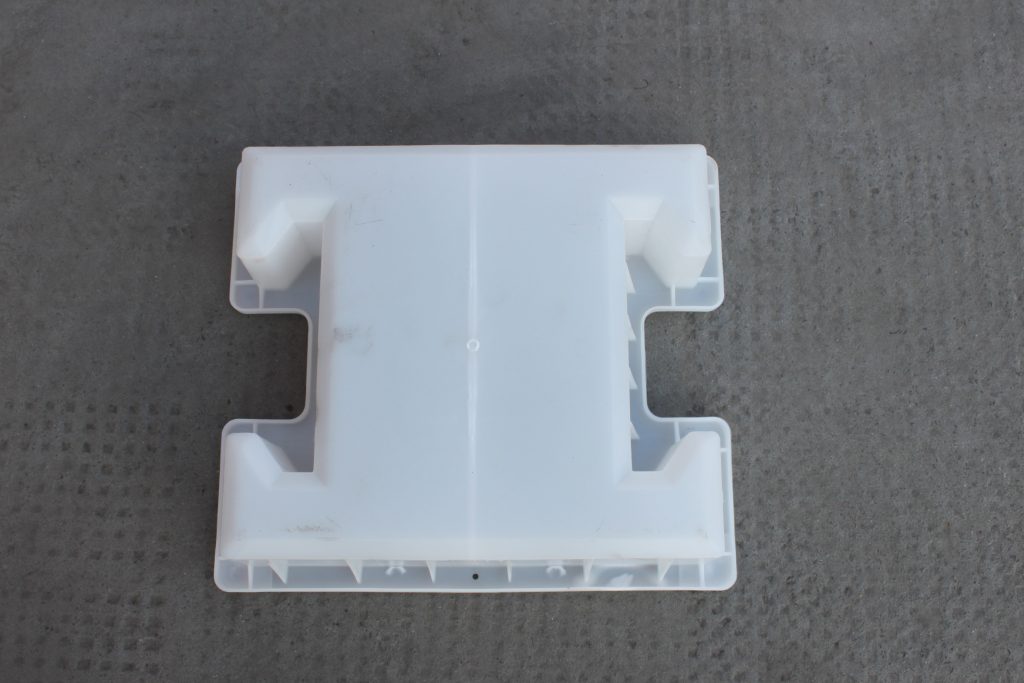 塑料連鎖磚模具的重量是決定它質(zhì)量好壞的主要因素嗎？