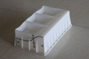 使用混凝土路側(cè)石塑料模具澆筑路側(cè)石過(guò)程中能否確定水泥混凝土配比？